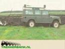 Landrover aan het ploegen