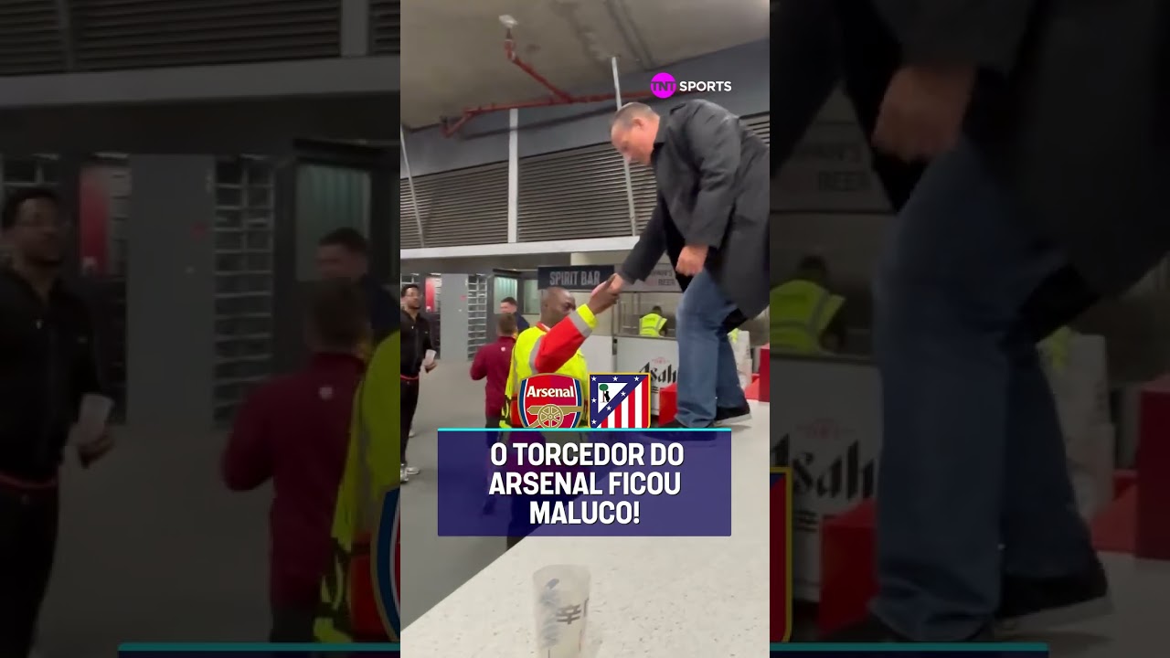 SEGURANÇA 🤝 TORCEDOR! A emoção da classificação foi tanta que o torcedor subiu na mesa! 🤣 #shorts