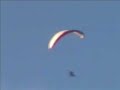Flyeo, démonstration de parapente acrobatique Flyeo, démonstration de parapente acrobatique