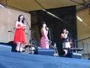 chic gamine performing juste une moment at the strawberry festival