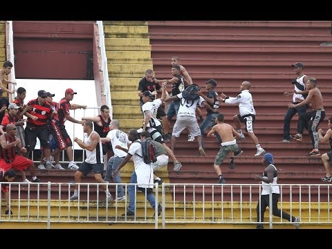 Briga generalizada na arquibancada paralisa jogo entre Atlético-PR e Vasco