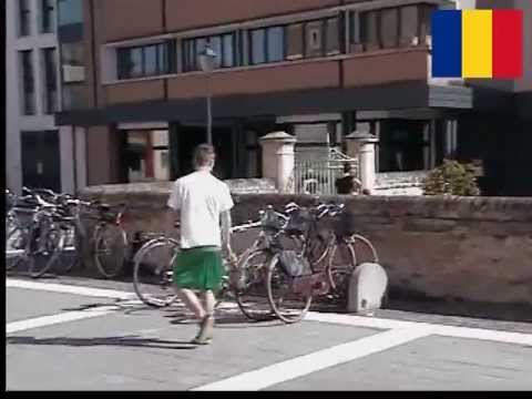 albanesi - Differenze tra italiani, rumeni e albanesi: Rubare una bici Ringraziamenti: Romeo, l'albanese Radu, il rumeno Filippo, l'italiano Riccardo Ferry, alla teleca...