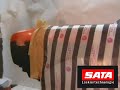 Trailer der Videoanleitung für ein Spot Repair oder Smart Repair an einem 2farbig mit Wasserbasislacken lackierten Kotflügel. Von Anfang bis Ende alle Arbeitgänge. Kurse für sogenannte Lackdoktoren kosten teilweise 4stellige Beträge. Die Anleitung erklärt ausführlich für Anfänger und Profis alle Schritte. Mit vielen kleinen Tricks. Von einem Meister seines Fachs.