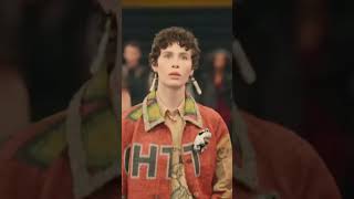 Matthieu Blazy e Chanel apresentaram hoje no metrô de nyc, a coleção “métiers d’art 2026” 😮‍💨