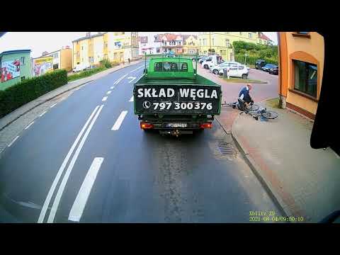 Pełna „kulturka” rowerzystów po czołowym zderzeniu