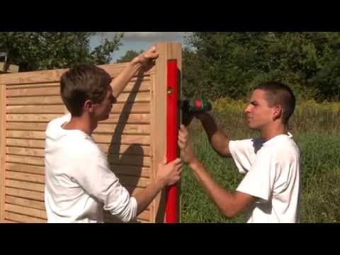 Sichtschutz Zaun aufbauen und montieren Schritt für Schritt
