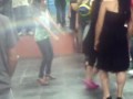 pessoas dançando