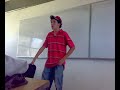 El Chino contando chistes