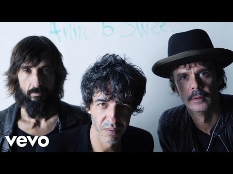 Fascinados - Sidonie Ft Joan Manuel Serrat, Leiva, Vetusta Morla, Ivan Ferreiro, Loquillo