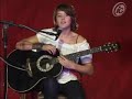 Mallu Magalhães canta 