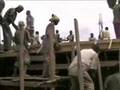 videos de Workmen in Burundi - Build a Floor in a Day