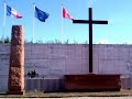 lors de la guerre mondiale 1939-1945, la ville de le portel fut detruite a 90% par des raids aeriens des aviateurs allies. un monument a ete erige dans le cimetiere de le portel a la memoire des victimes civiles des bombardements. monsieur louis cousin se trouvait au portel au moment des raids aeriens des 4, 8 et 9 septembre 1943 qui firent environ 500 victimes civiles. la journee la plus terrible fut sans aucun doute celle du 8 septembre, c'est pourquoi il ecrivit les paroles d'une chanson, sans aucune intention poetique mais avec tout son coeur dans le seul but qu'on n'oublie pas cet evenement douloureux, sur l'air de 