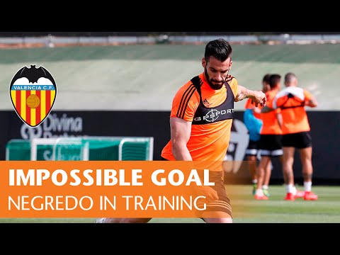 Negredo's impossible goal before Valencia CF-Real Madrid match