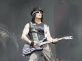Dimebag Darrel vs. Synyster Gates: Walk Solo