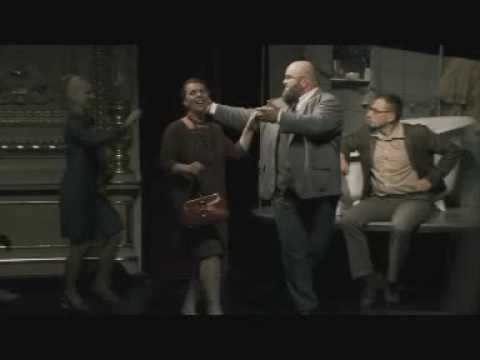 dobře placená procházka - FILM MILOŠE FORMANA PODLE SLAVNÉHO DIVADELNÍHO PŘEDSTAVENÍ JIŘÍHO ŠLITRA A JIŘÍHO SUCHÉHO. V kinech od 9.7.2009.