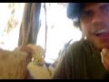 Giancarlo tragando galletas