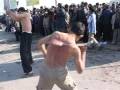 videos de Ashura festival climaxes with bloody self-flagellation