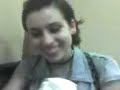 una idiota comiendo helado