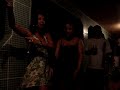 Kiu dan�ando Manu Chao