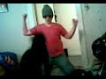 dreng danser og hund bider dreng danser og hund bider