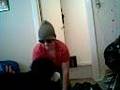 dreng danser og hund bider