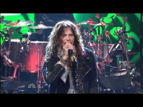 0 Steven Tyler por dos: en lo de Jay Leno y cantando el himno de EEUU