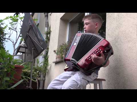 Eric spielt Akkordeon