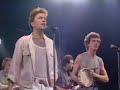 tom robinson & crew - looking for a bonfire (live) 1983. bbc2 whistle test on the road, filmed at chippenham golddiggers club. steve laurie drums, paul harvey guitar, ebo ross backing vocals, sean mayes piano, pat davey bass, martin ditcham percussion, andy hamilton sax. more tom robinson info and videos at http://tomrobinson.com