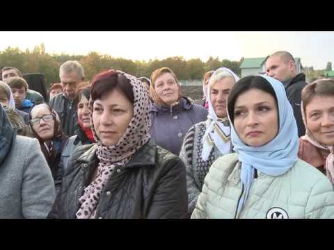 Президентская чета посетила несколько церквей Единецкого района, в которых выставлены мощи Св. Пантелеймона