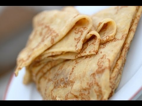 crêpe marocaine - Recette en vidéo de L'atelier des Chefs Réalisez une pâte à crêpe avec un beurre noisette pour obtenir des crêpes plus parfumées. Retour X 16 Pièces 30 Min i...