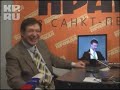 Mr Trololo (Eduard Khil) is being interviewed by journalists in Saint-Petersburg (Eng subs)