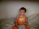 bebe dan�ando