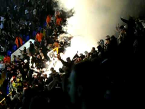 Tottenham-Dinamo : Bad Blue Boys / Flares - Ubij Drotove