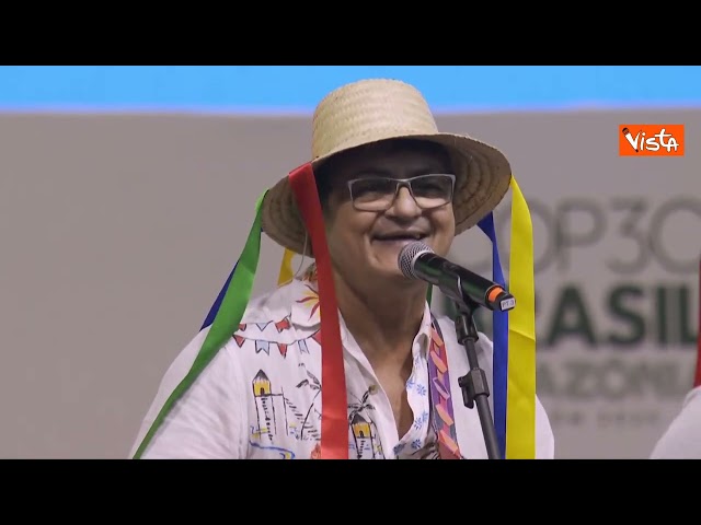 Cop30 in Brasile, musica, costumi e danze tradizionali della band amazzonica Arraial do Pavulagem