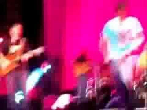 estopa cantando cancion del junco