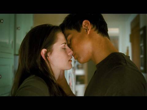TWILIGHT SAGA: NEW MOON - FANS REVIEW