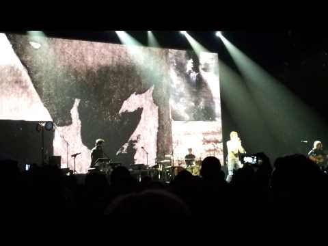 live 03 somebody that I'm used to know