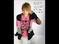 Koyama and pi duet!!
Live concert but the first 2 mins
are just some preview music the song starts at 2 mins!
lyrics

しらけた夜に抱かれて　
煙草吹かしてみても
知らず知らず　お前をさがしてるぜ

shiraketa yoru ni idakarete
tabako fukashite mite mo
shirazu shirazu omaeno sagashiteruze

あなたなんて忘れたわ　
一人でかっこつけて
だけど今も捨て切れないのよ　指輪

anata nante wasure tawa
hitori de kakko tsukete
dakedo ima mosute kirenai no yo yubiwa

時計を見上げても　儚い夢のメロディ
tokei wo miagete mo hakanai yume no merodi

死ぬほど愛しくて　だけど会えなくて
二人また今日　知らない人と抱き合って
瞳閉じるたび　戻れる気がして
嗚呼　また胸をよぎる　銀座ラプソディ

shinu hodo itoshikute dakedo ae nakute
futari mata kyou shiranai hito to dakiatte
hitomi tojiru tabi modoreru kigashite
aa mata mune wo yogiru ginza rapusodi

音のない部屋で一人　思い出バッグ詰めて
捨てに行くぜ　どこか遠い街まで

otononai heya de hitori omoide BAGGU tsume e
sute ni ikuze doko ka tooi machi made

あなたが入れてったボトル　あれから減ってないわ
ちょうどいいわ　嫌いだったあの香り

anata ga iretetta botoru are kara hettenaiwa
choudo ii wa kirai datta ano kaori

時計は戻せない　虚しい嘘のメロディ
tokei wa modosenai munashii uso no merodi

あんなにまぶしくて　あんなに抱き合って
二人寄り添ってた日々は　今も消えなくて
瞳閉じるたび　会えそうな気がして
嗚呼　また胸を焦がす　銀座ラプソディ
どこにいるの？

annani mabushikute annani dakiatte
futari yorisotteta hibi wa ima mo kie nakute
hitomi tojiru tabi ae sou naki ga shite
aa mata mune wo kogasu ginza rapusodi
doko ni iru no?

あんなにまぶしくて　あんなに抱き合って
二人寄り添ってた日々は　今も消えなくて

annani mabushikute annani dakiatte
fuatri yorisotteta hibi wa ima mo kie nakute

死ぬほど愛しくて　だけど会えなくて
二人また今日　知らない人と抱き合って
瞳閉じるたび　戻れる気がして
嗚呼　また胸をよぎる　銀座ラプソディ
どこにいるの？

shinu hodo itoshikute da kedo ae nakute
futari mata kyou shiranai hito to dakiatte
hitomi tojiru tabi modoreru kiga shite
aa mata mune wo yogiru ginza rapusodi
doko ni iru no?