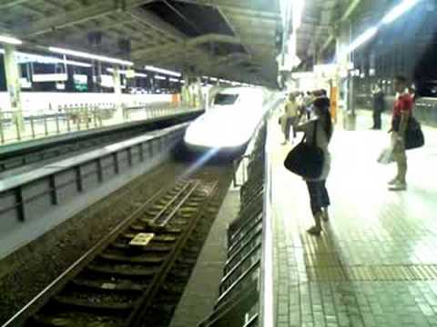 夜の京都到着　ＪＲ東海新幹線Ｎ７００系