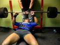 misiek 200 kg w koszulce siłownia 