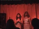 Anatoxica Sexilia & Kiara J. dejandose la piel en Agua Glub