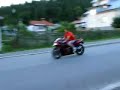 Cu motocicleta, in panta Cu motocicleta, in panta