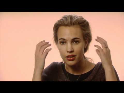 Schrijfster Sophie van der Stap krijgt een bindweefselmassage bij Bergman Clinics 