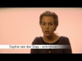 Schrijfster Sophie van der Stap krijgt een bindweefselmassage 