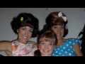 Lite peruk, smink och kostymer på Hairspray repetition.