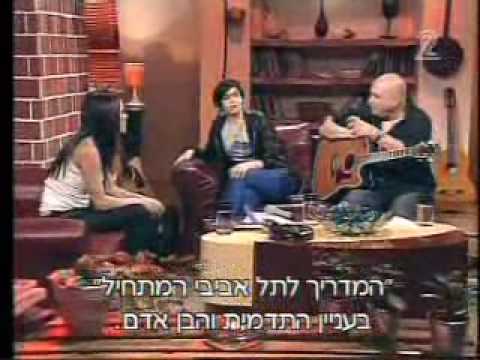 מיכל אמדורסקי הופכת אותנו על הבטן 0 מיכל אמדורסקי הופכת אותנו על הבטן