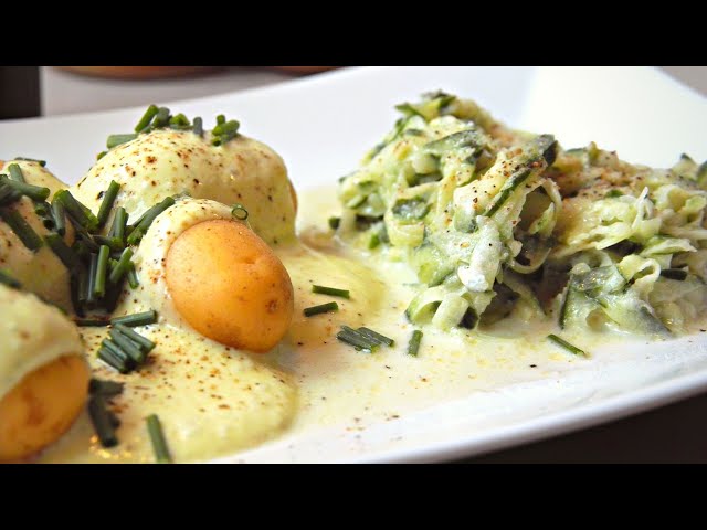 Vegane Mayonnaise aus Leindotteröl an Gurkensalat 