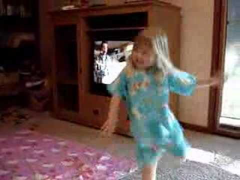 3 year old sings complicated by avril