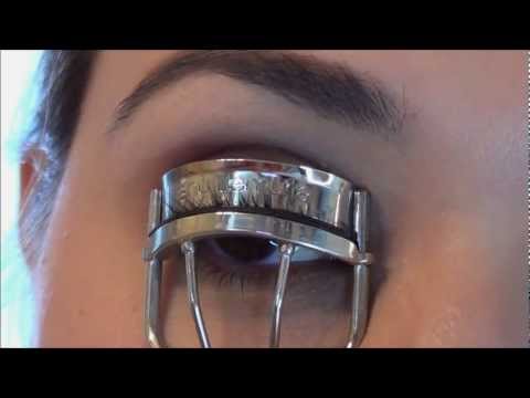 how to use eyelash curlers properly