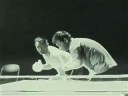 李小龙用双截棍打乒乓球